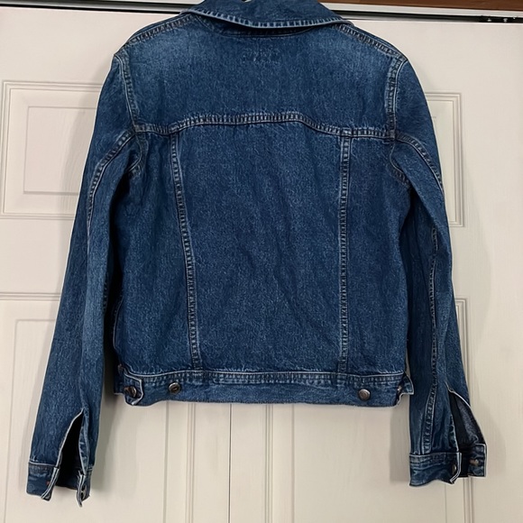 Izod Jean Jacket. Medium - Picture 3 of 5